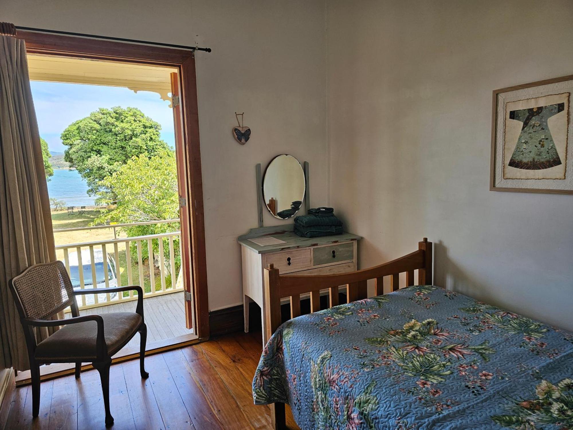Brony'S Beachfront-Short And Long Term Stays Porirua Exterior foto